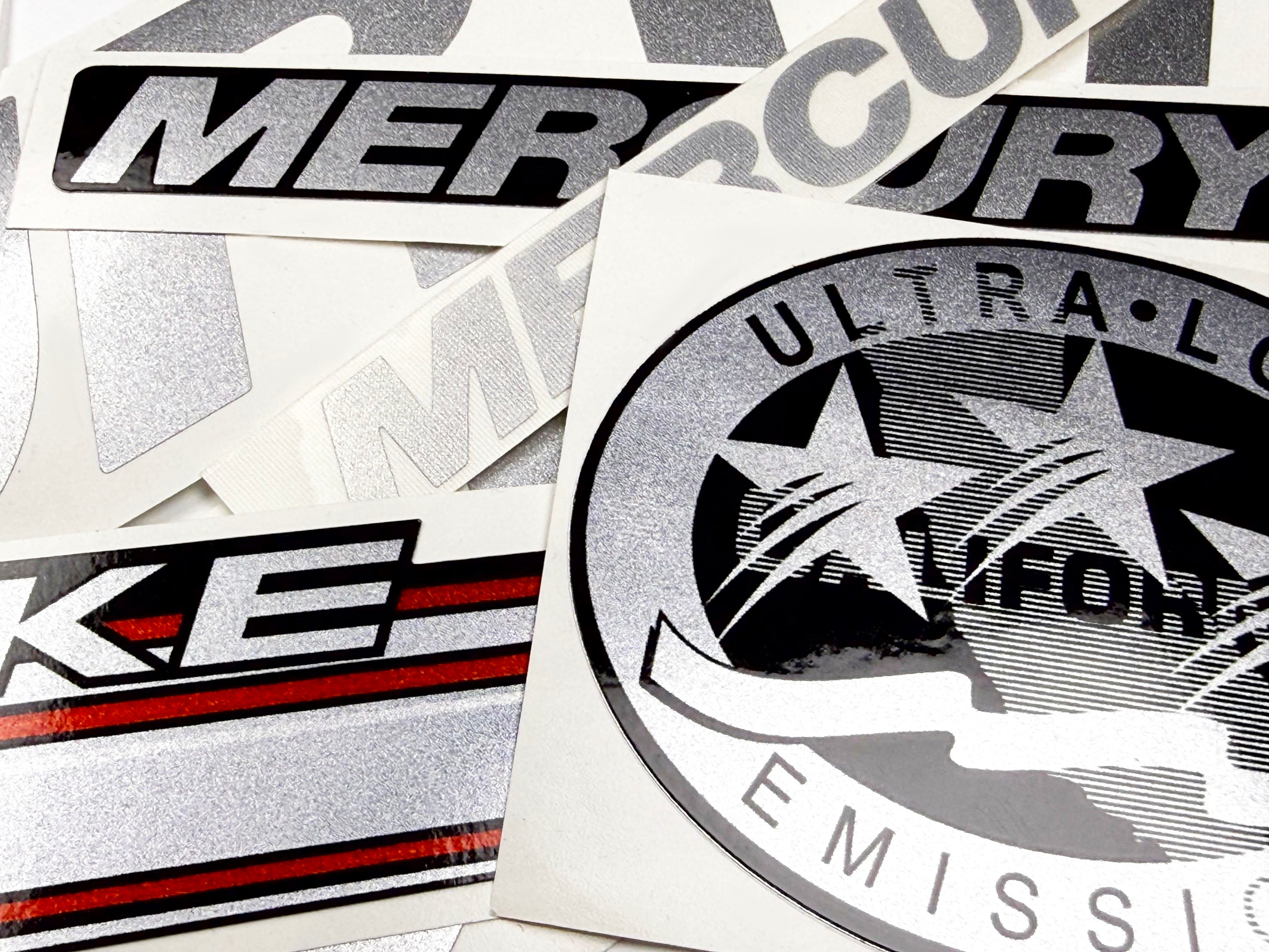 Vinyl graphic silver shimmer decals set suitable for Mercury 20 hp four stroke EFI outboard engine. Vinyl silver shimmer stickers kit for Mercury 20 hp four stroke Handmade