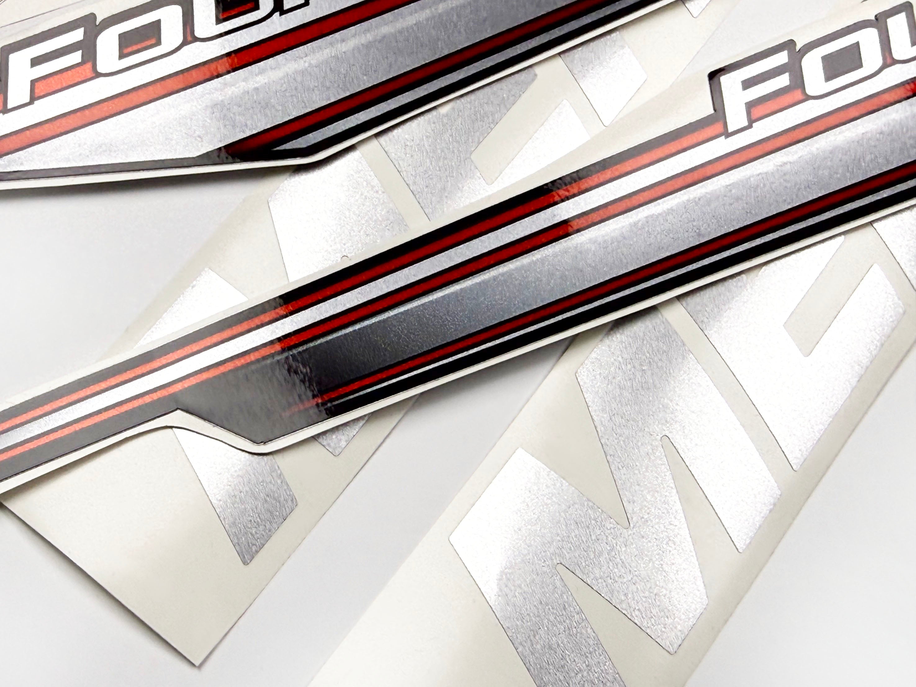 Vinyl graphic silver shimmer decals set suitable for Mercury 20 hp four stroke outboard engine. Vinyl silver shimmer stickers kit for Mercury 20 hp four stroke Handmade