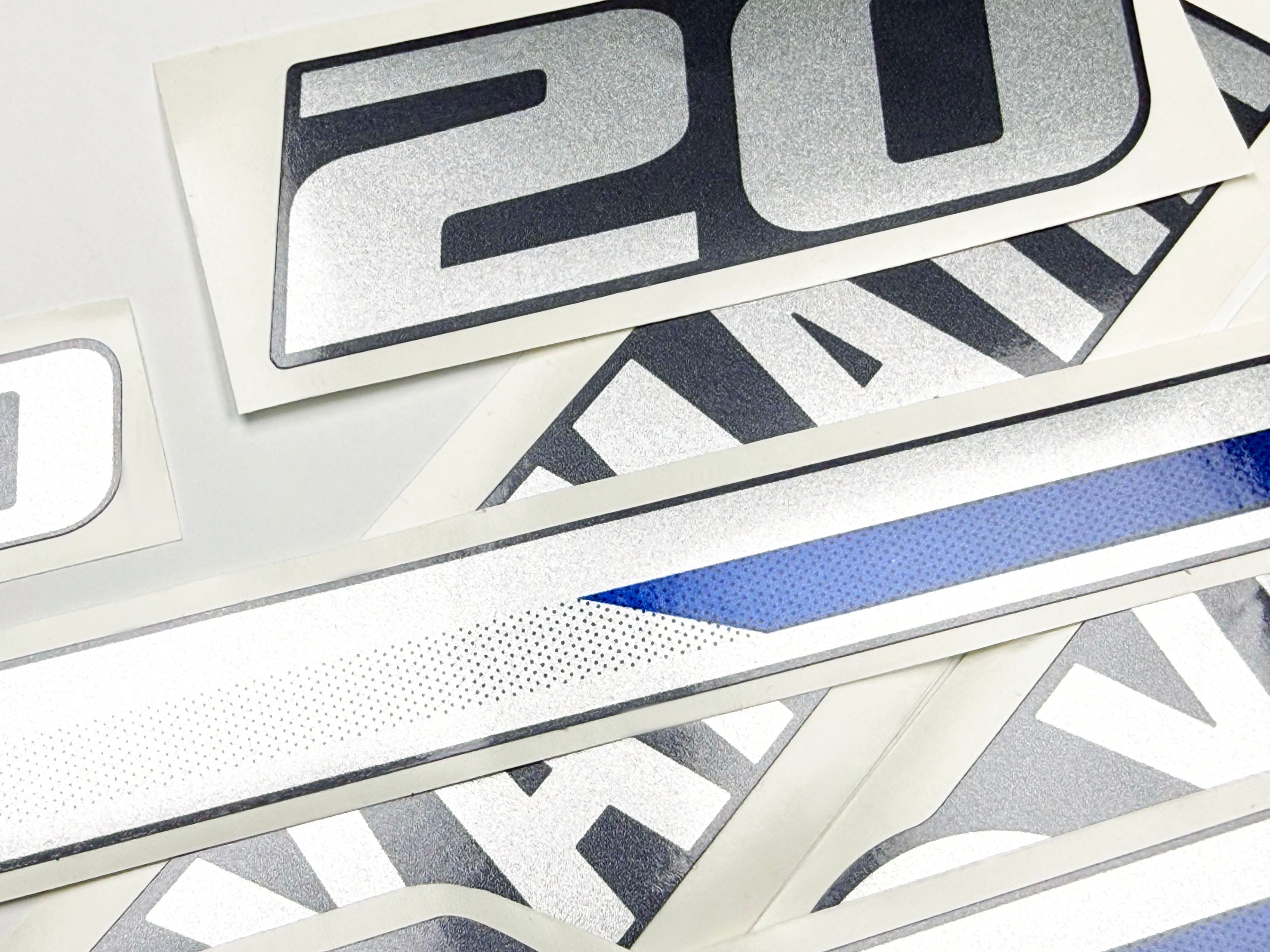 Vinyl graphic metalized silver shimmer decals set suitable for Yamaha 20 hp four stroke outboard engine. Vinyl stickers kit for Yamaha 20 hp four stroke Handmade