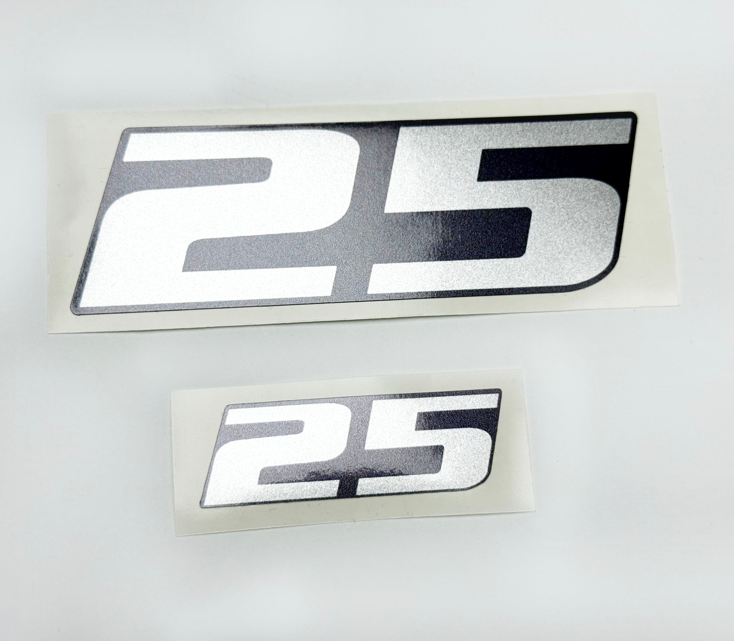 Vinyl graphic metalized silver shimmer decal number for Yamaha 25 hp four stroke outboard engine. Vinyl sticke numbers kit for yamaha 25 hp four stroke Handmade