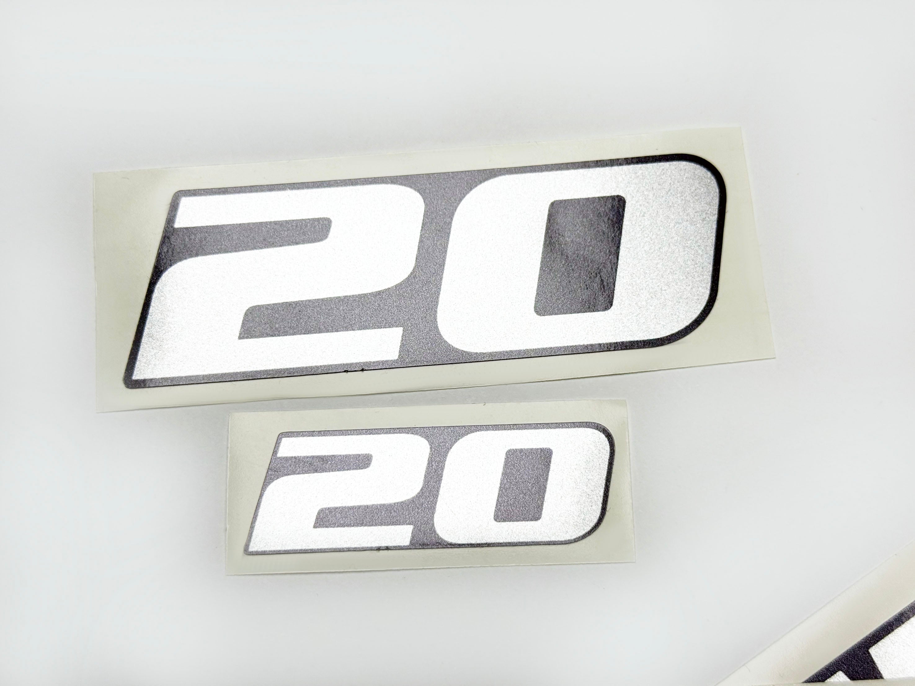 Vinyl graphic metalized silver shimmer decal number for Yamaha 20 hp four stroke outboard engine. Vinyl sticke numbers kit for yamaha 20 hp four stroke Handmade