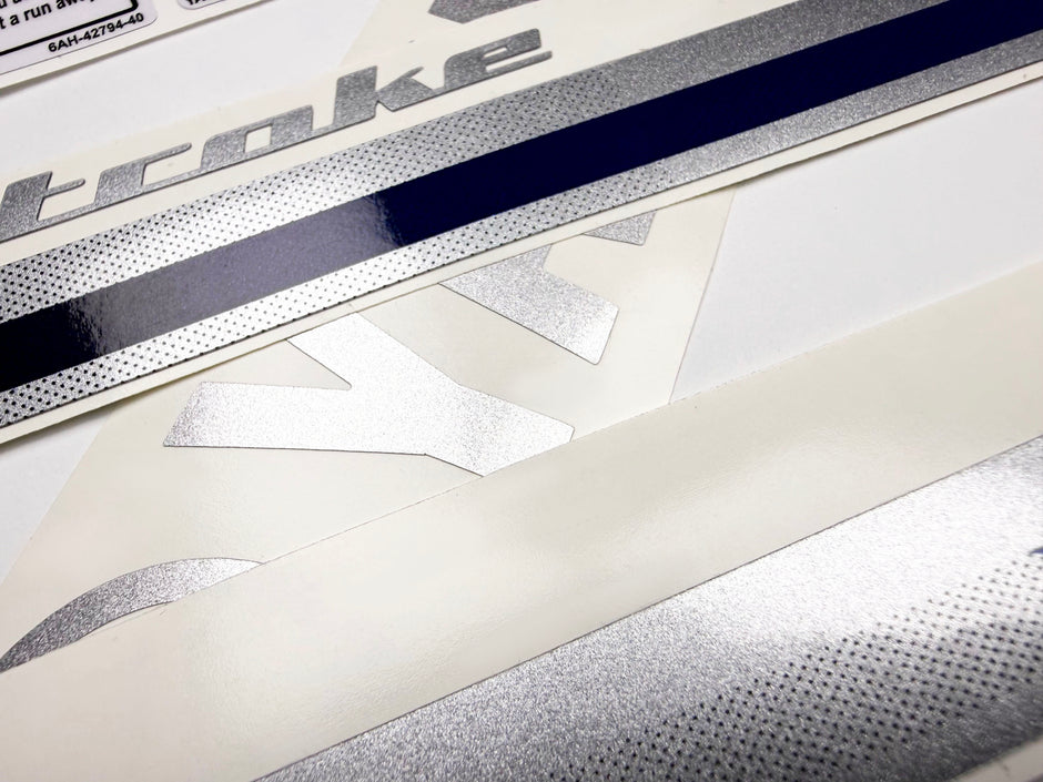Vinyl graphic decals metalized silver shimmer set suitable for Yamaha 15 hp four stroke outboard engine. Vinyl stickers kit for Yamaha 15 hp four stroke Handmade