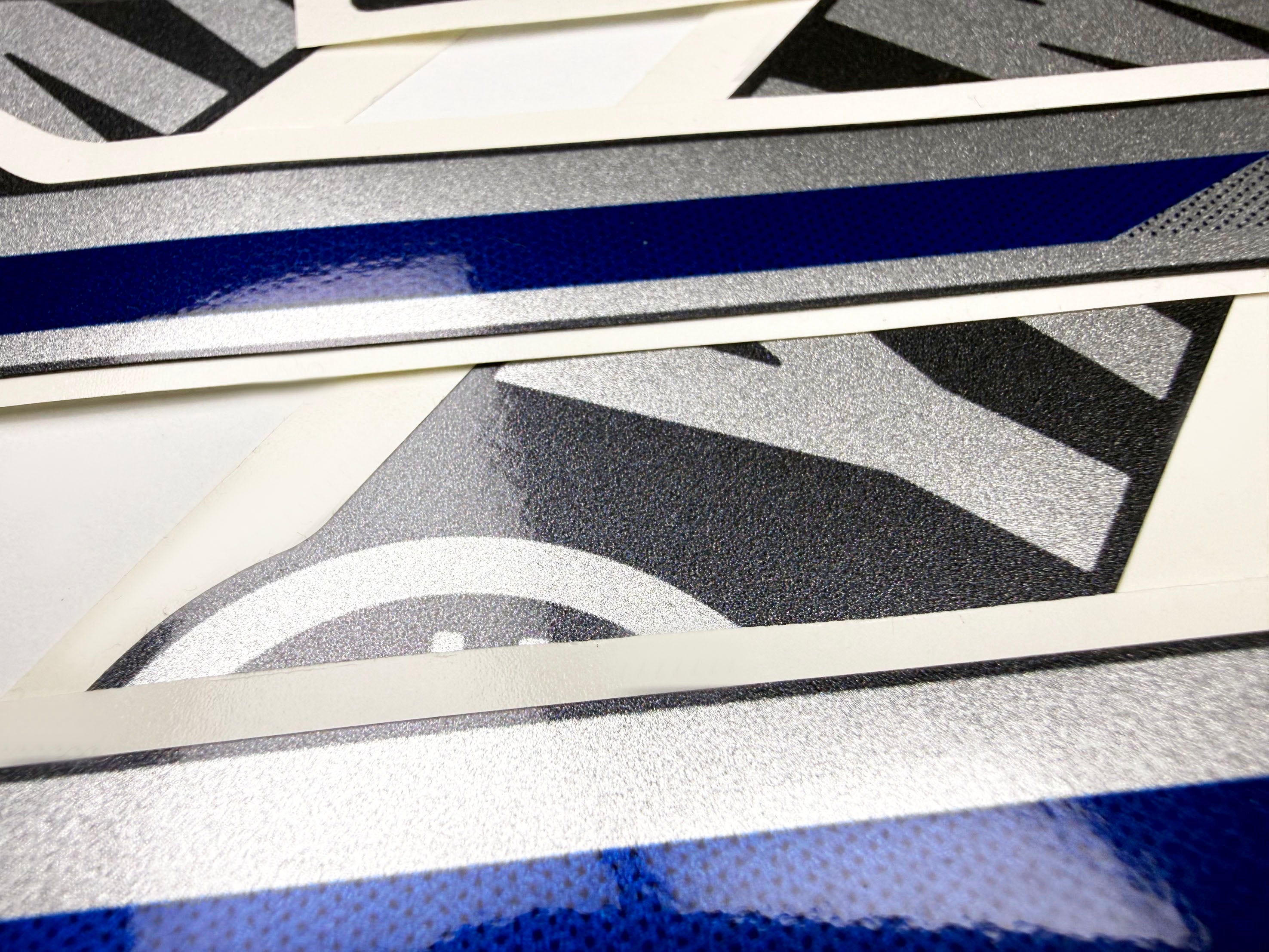 Vinyl graphic metalized silver shimmer decals set suitable for Yamaha 20 hp four stroke outboard engine. Vinyl stickers kit for Yamaha 20 hp four stroke Handmade