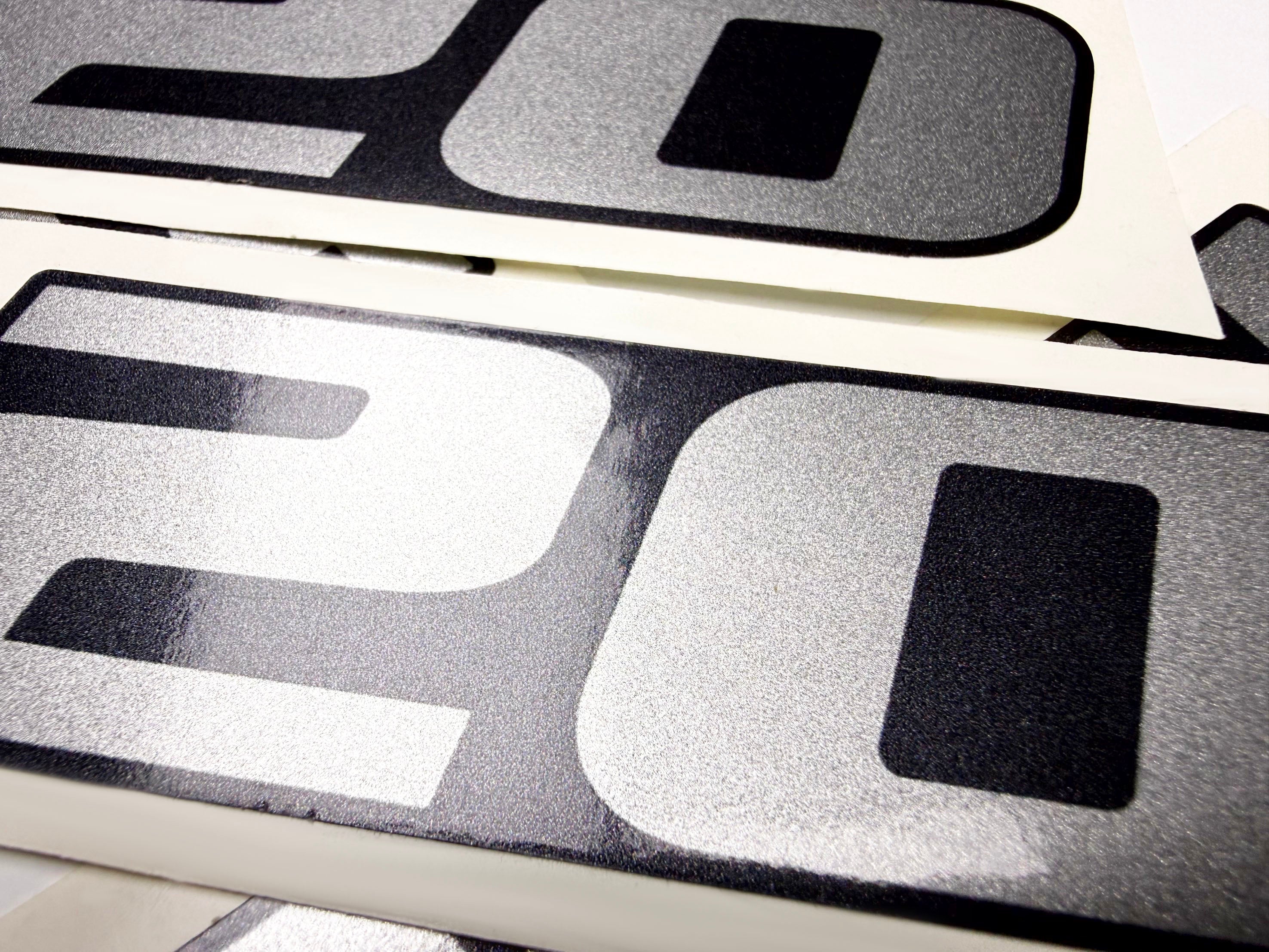 Vinyl graphic metalized silver shimmer decals set suitable for Yamaha 20 hp four stroke outboard engine. Vinyl stickers kit for Yamaha 20 hp four stroke Handmade