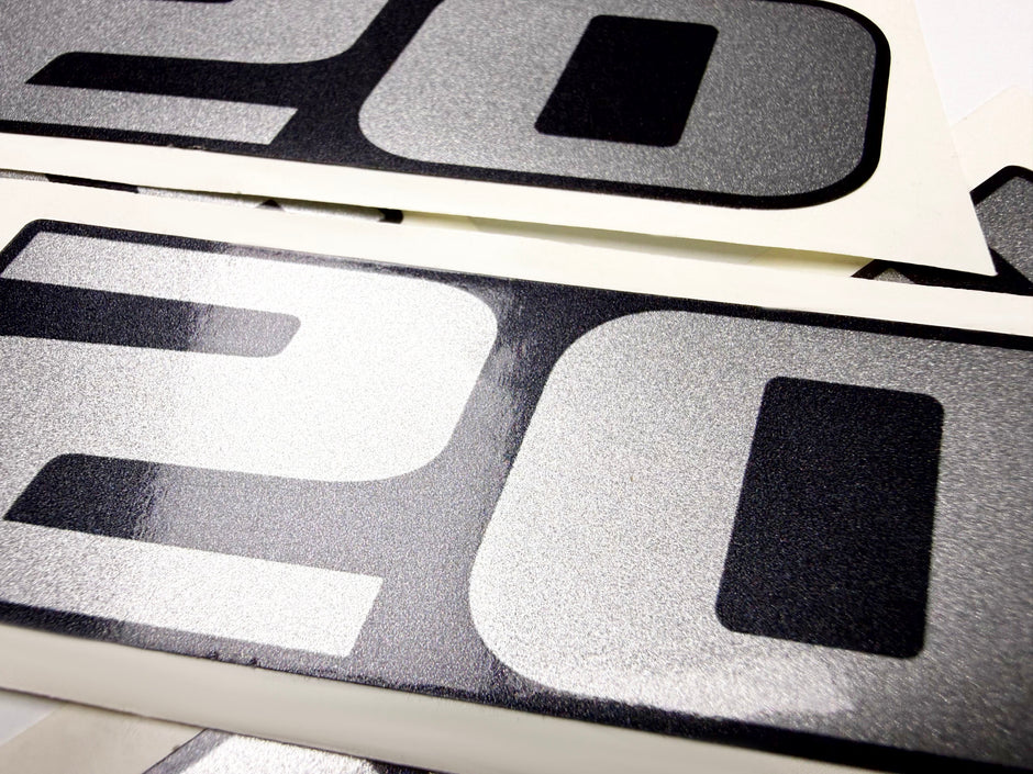 Vinyl graphic metalized silver shimmer decals set suitable for Yamaha 20 hp four stroke outboard engine. Vinyl stickers kit for Yamaha 20 hp four stroke Handmade