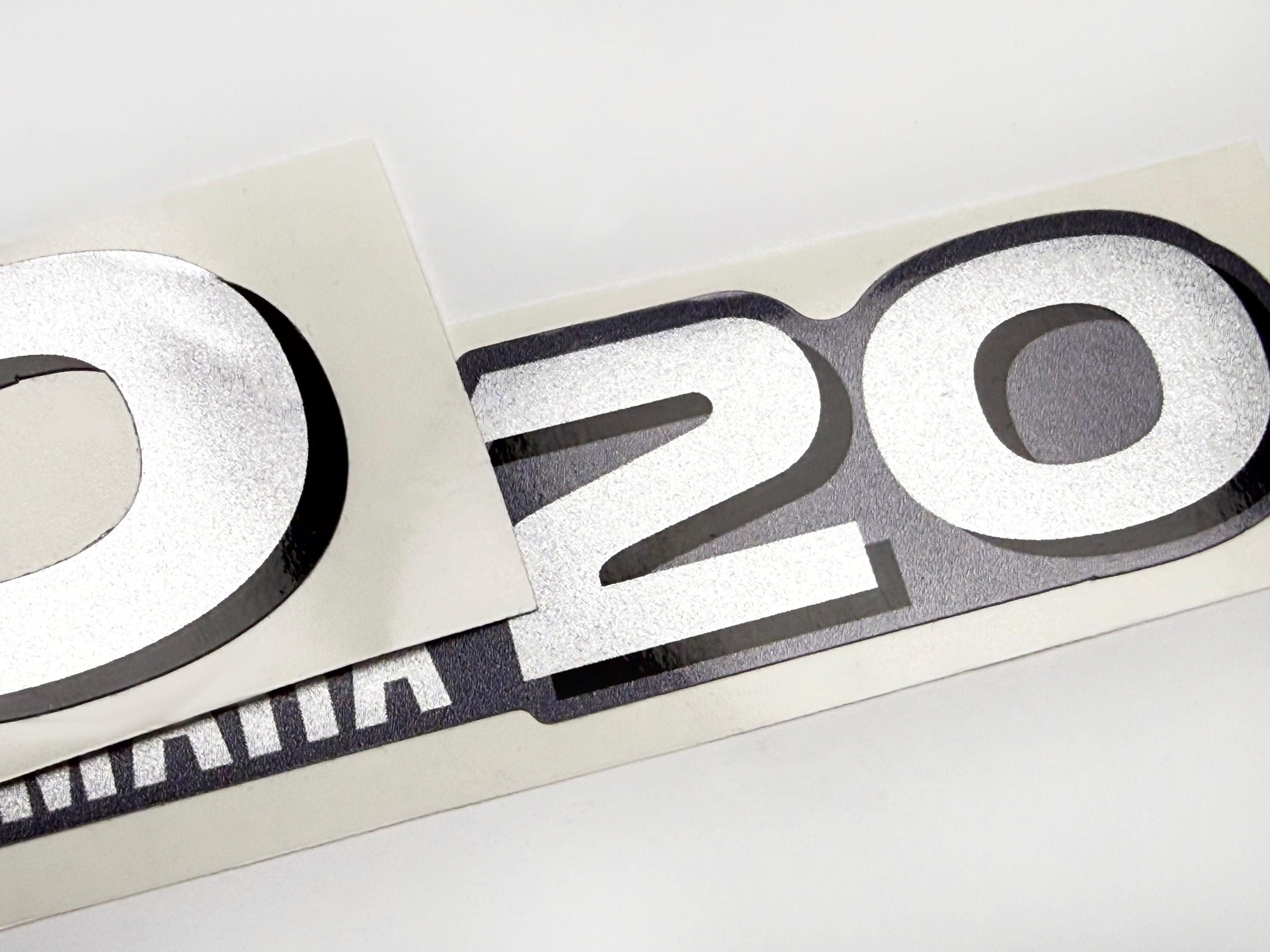 Vinyl graphic metalized silver shimmer decal number for Yamaha 20 hp four stroke outboard engine. Vinyl sticke numbers kit for yamaha 20 hp four stroke Handmade