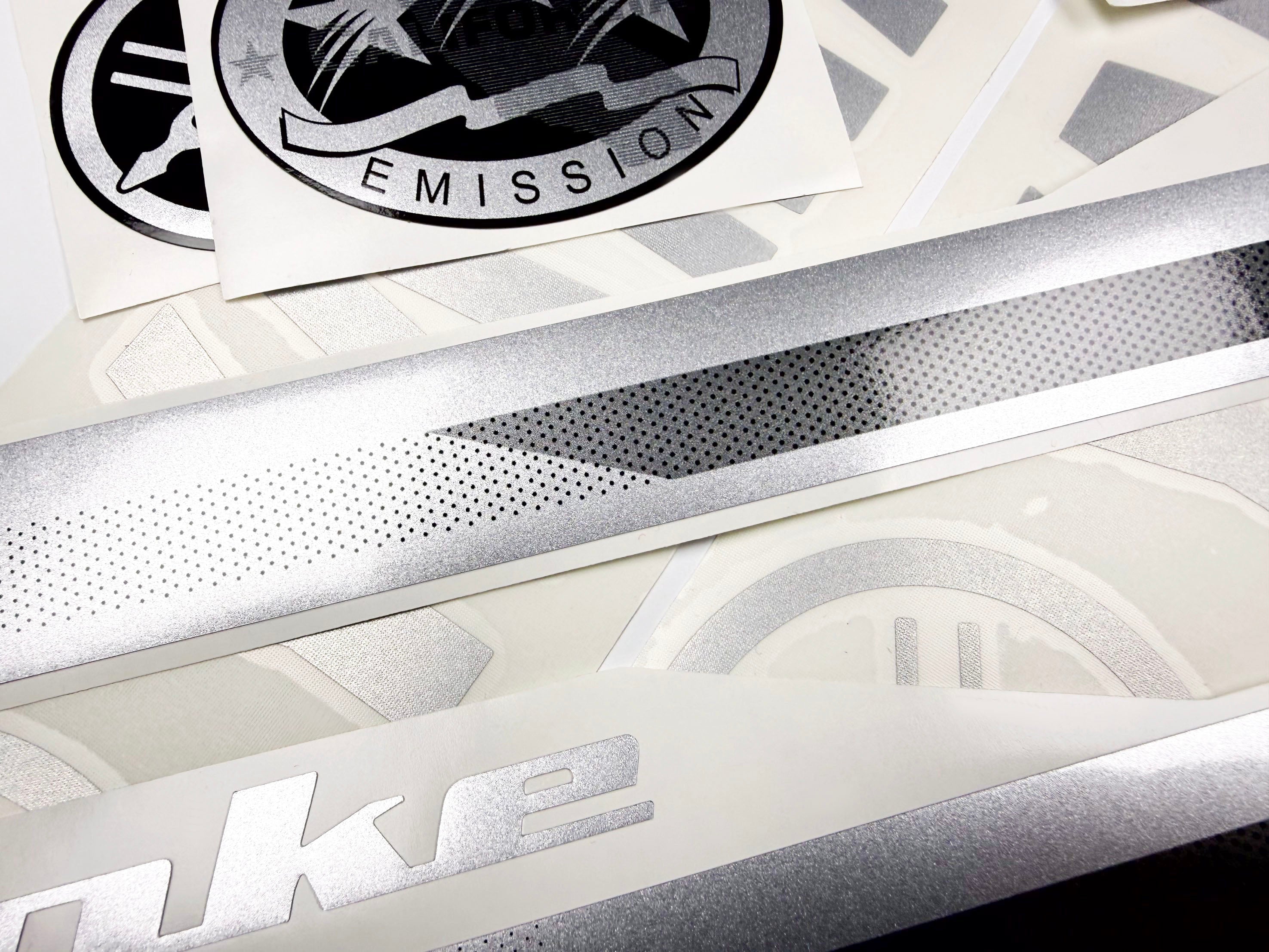 Vinyl graphic metalized silver grey shimmer decals set suitable for Yamaha 200 hp four stroke outboard engine. Vinyl stickers kit for Yamaha 200 hp four stroke Handmade