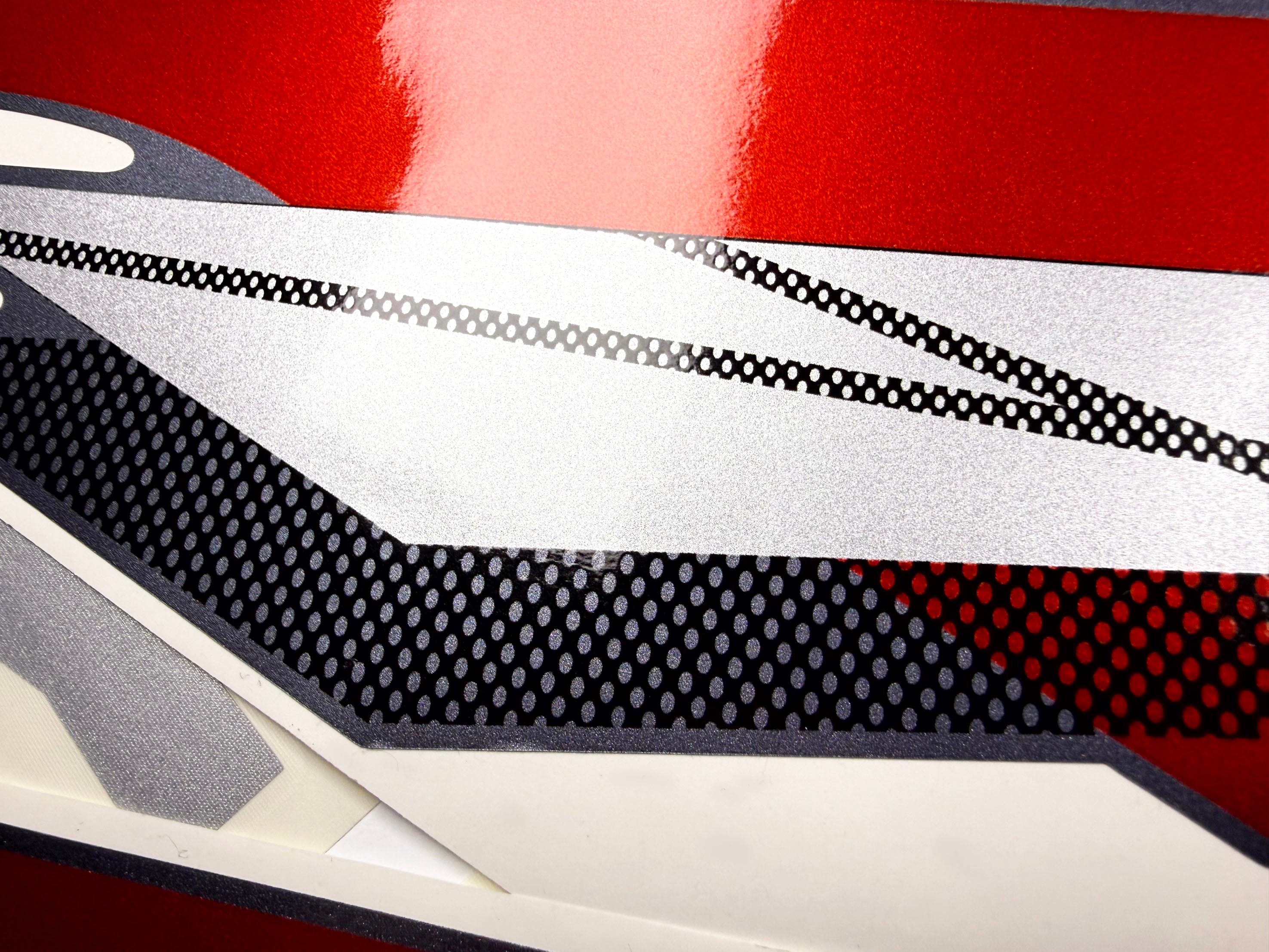Vinyl graphic metalized silver whith red shimmer decals set suitable for Yamaha 200 hp two stroke outboard engine. Vinyl stickers kit for Yamaha 200 hp two stroke Handmade