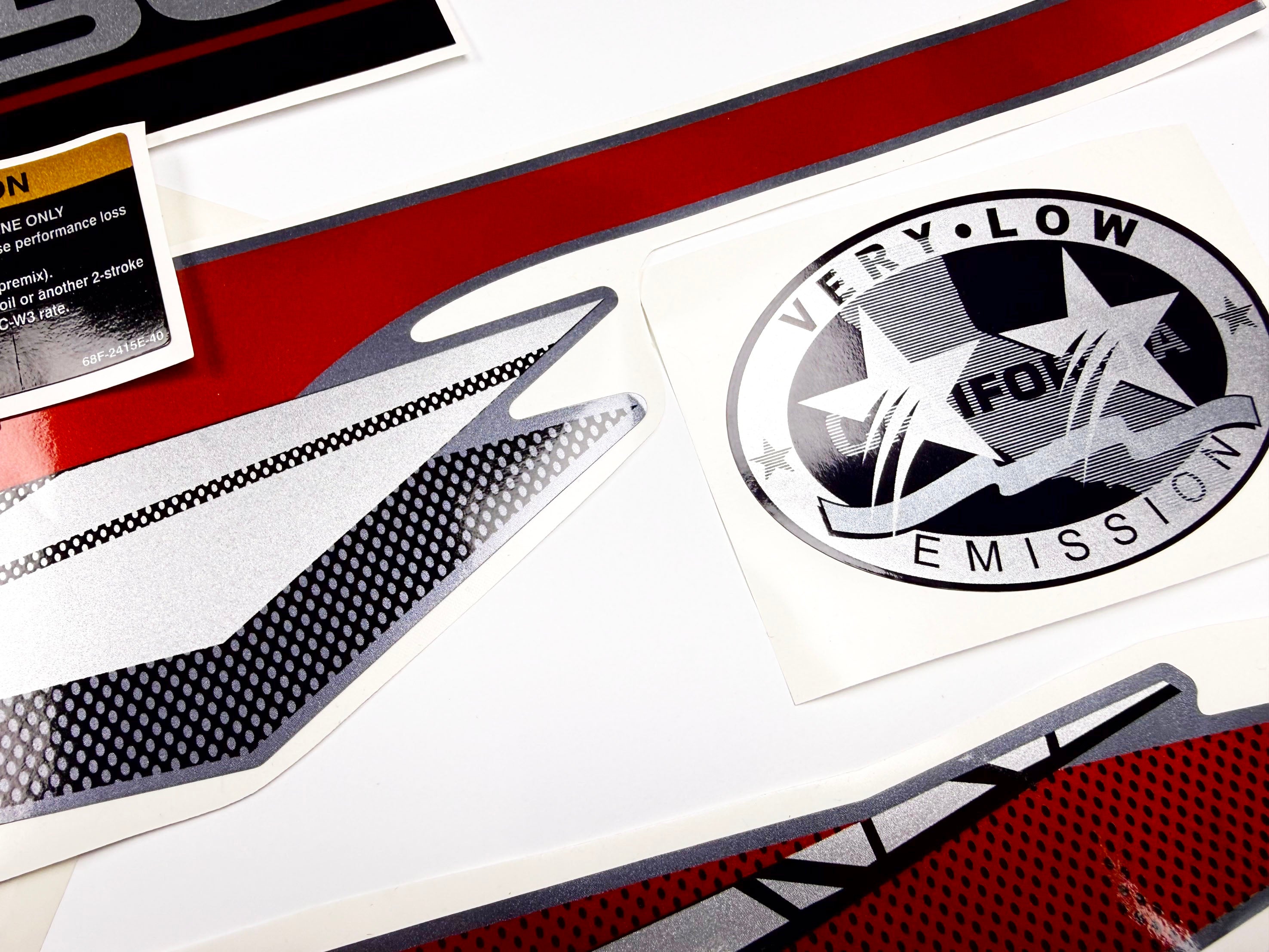 Vinyl graphic metalized silver whith red shimmer decals set suitable for Yamaha 175 hp two stroke outboard engine. Vinyl stickers kit for Yamaha 175 hp two stroke Handmade