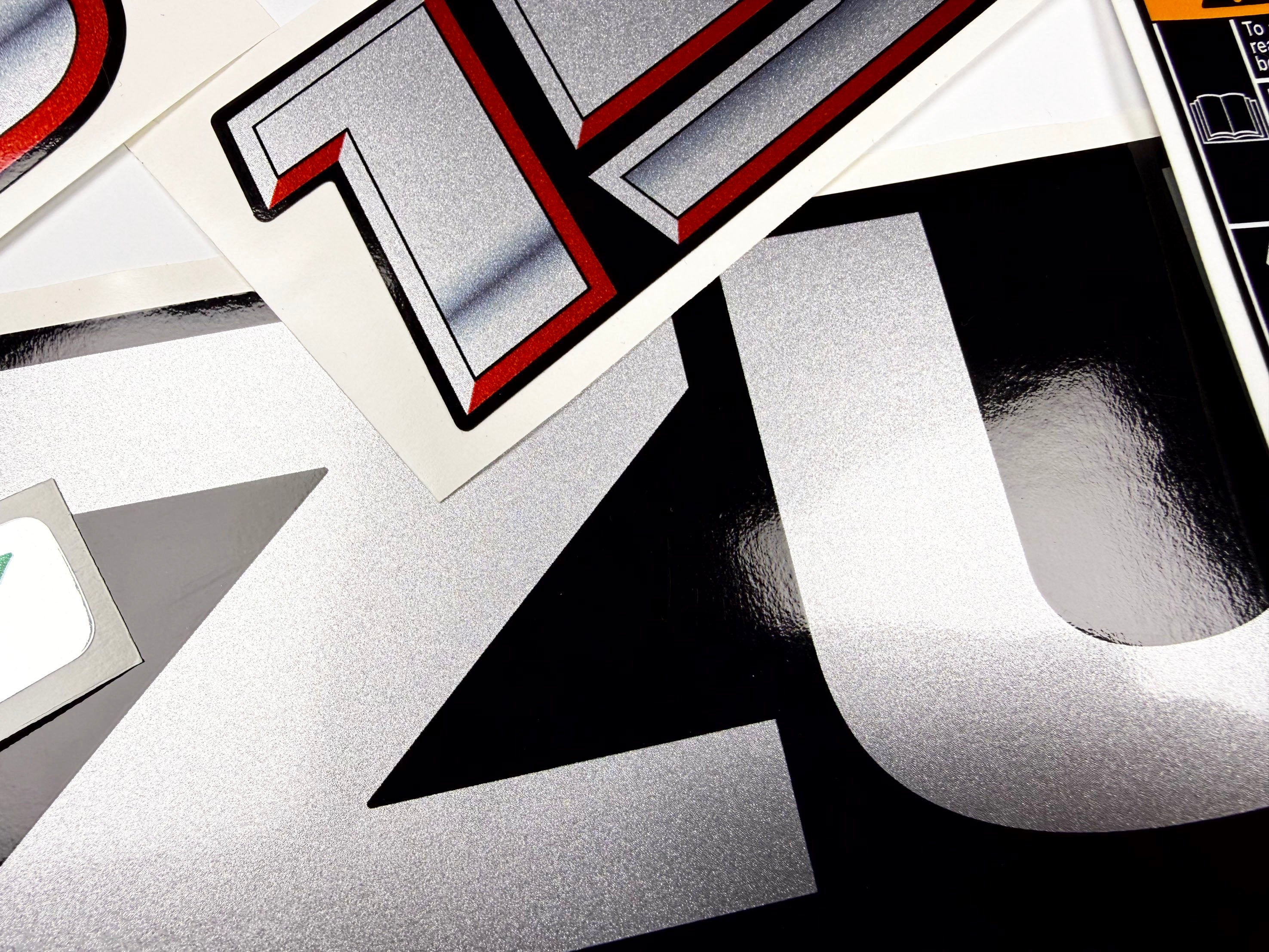 Vinyl graphic silver metalized shimmer decals set suitable for Suzuki 150 hp four stroke outboard engine. Vinyl stickers kit for suzuki 150 hp four stroke Handmade