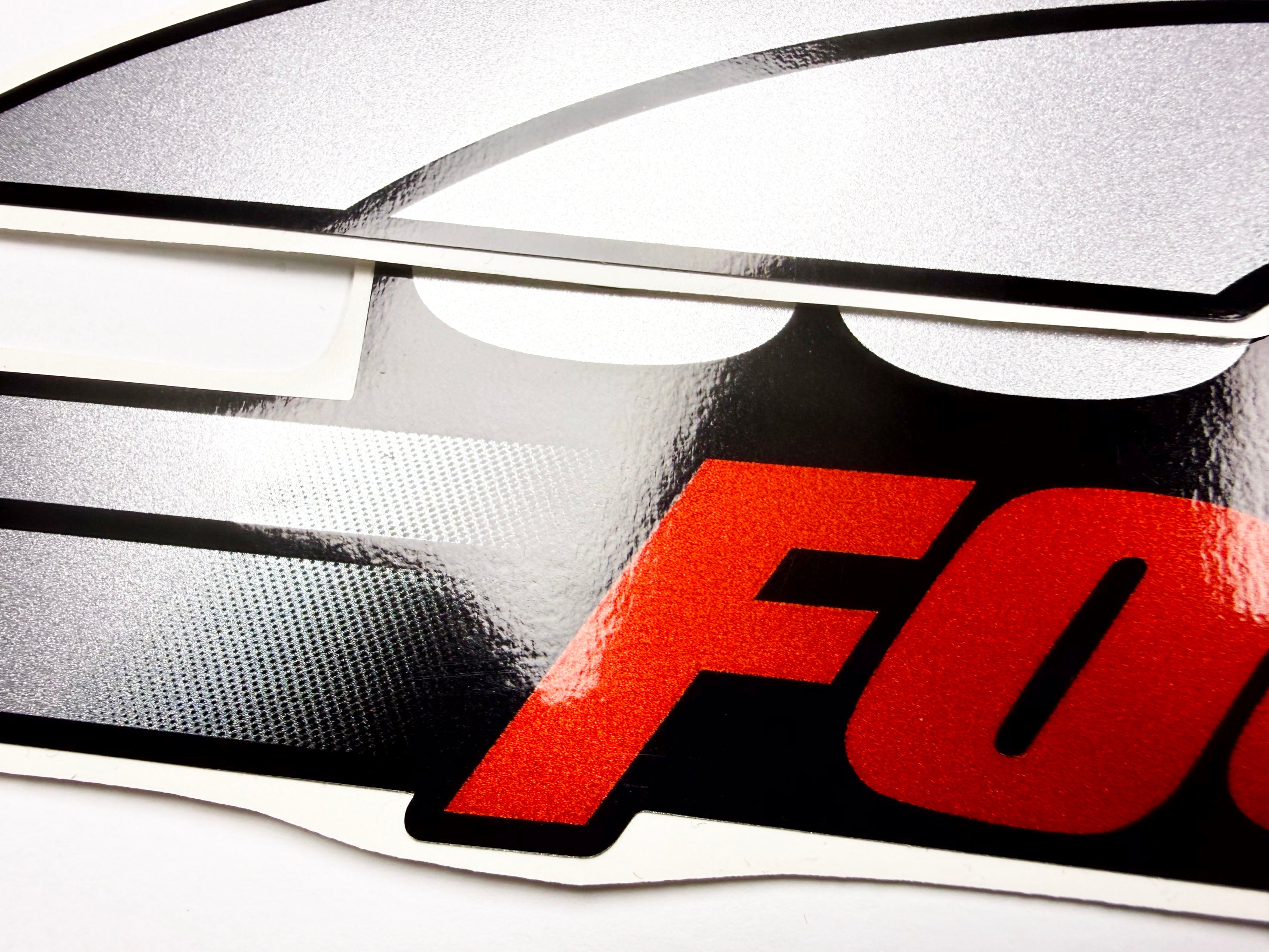 Vinyl graphic silver red shimmer decals set suitable for Suzuki 5 hp four stroke outboard engine. Vinyl stickers kit for suzuki 5 hp four stroke Handmade