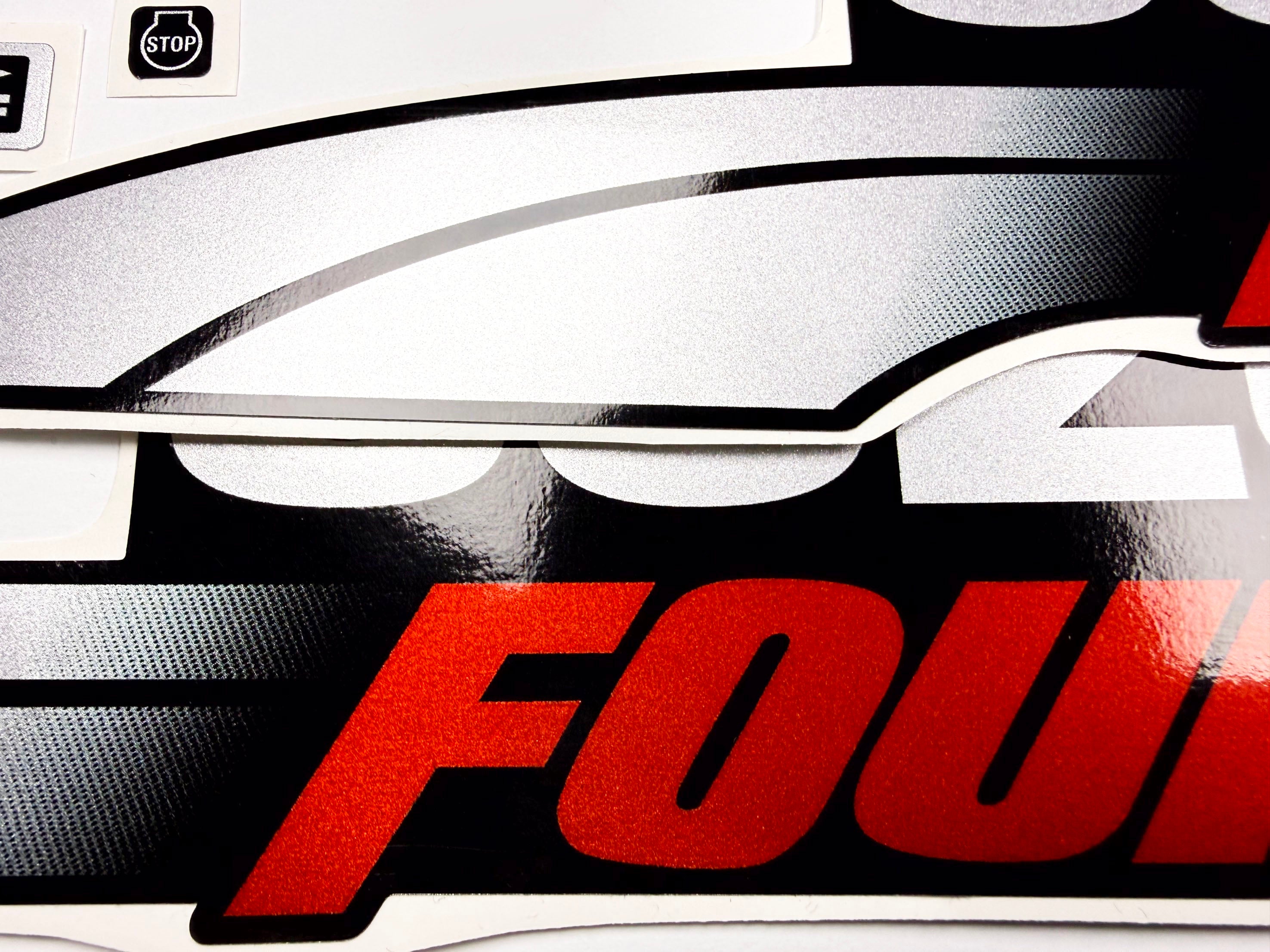 Vinyl graphic silver red shimmer decals set suitable for Suzuki 6 hp four stroke outboard engine. Vinyl stickers kit for suzuki 6 hp four stroke Handmade
